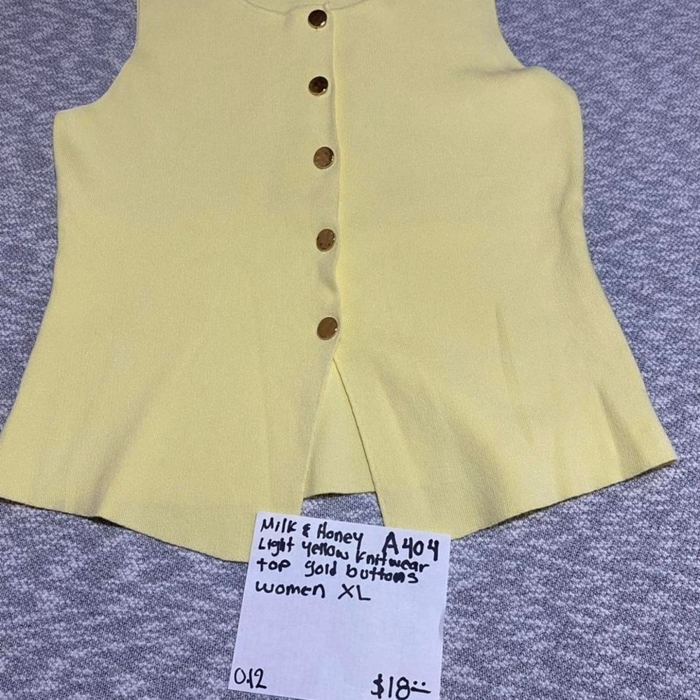 Milk & Honey light Yellow knitwear blouse sleevesless top Size XL. SKU-A404
